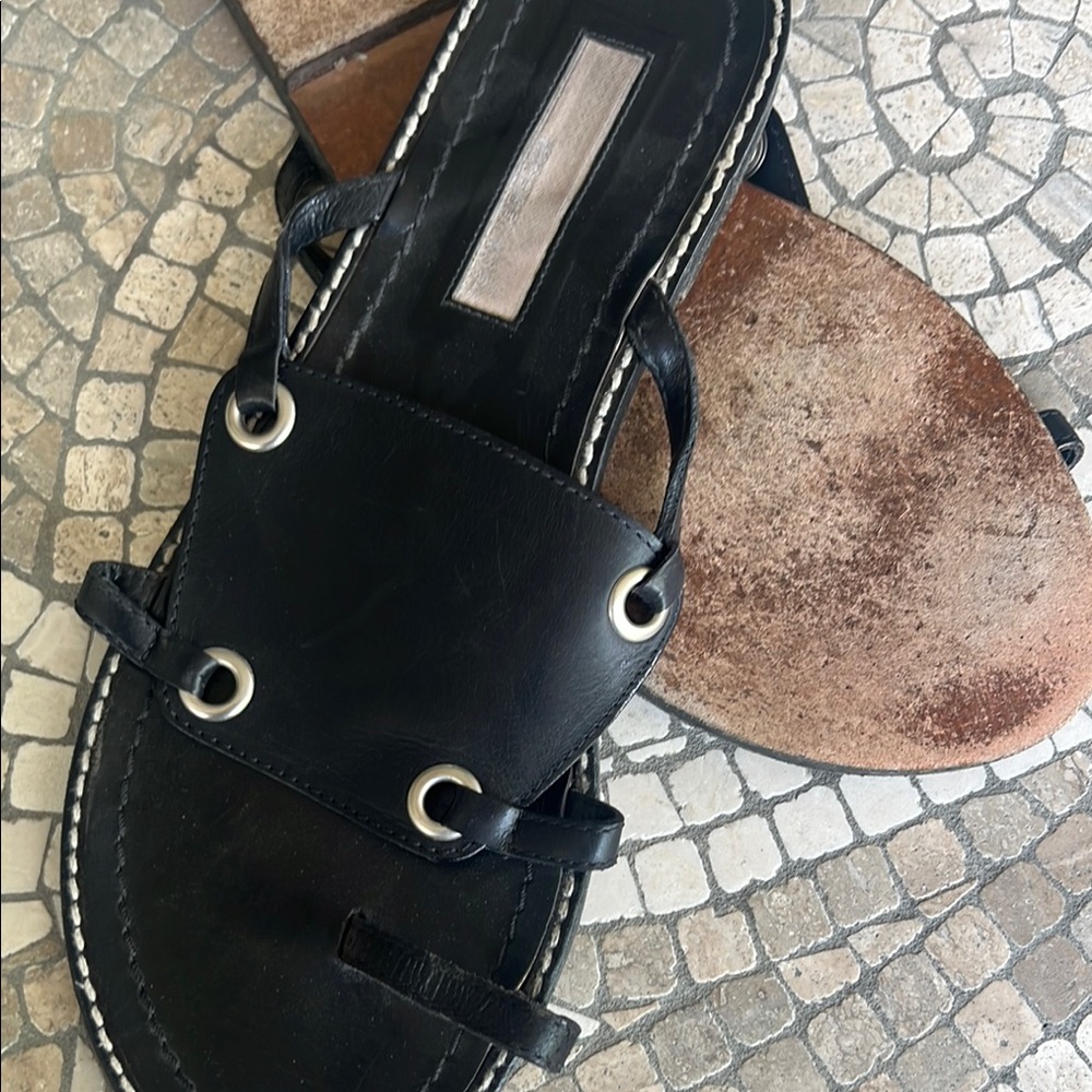 Michael Kors Black leather  Sandals with Sleek Design - Picture 6 of 13